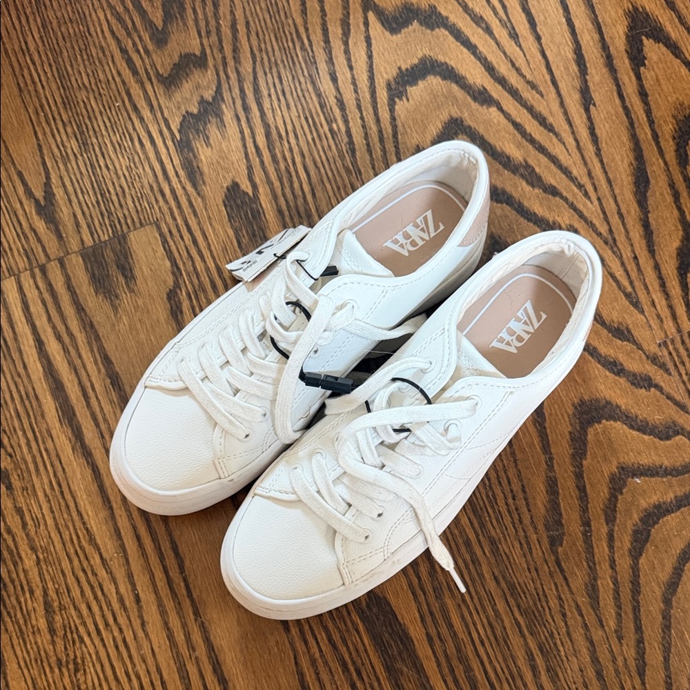 Zara Women's Off-White Lace-Up Sneakers Brand NWT never worn sz 38 or 7.5 Nice!